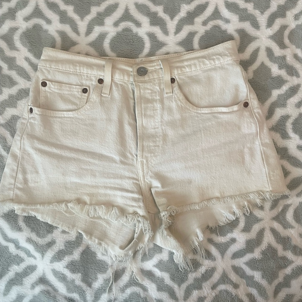 White Levi’s Denim Shorts 501